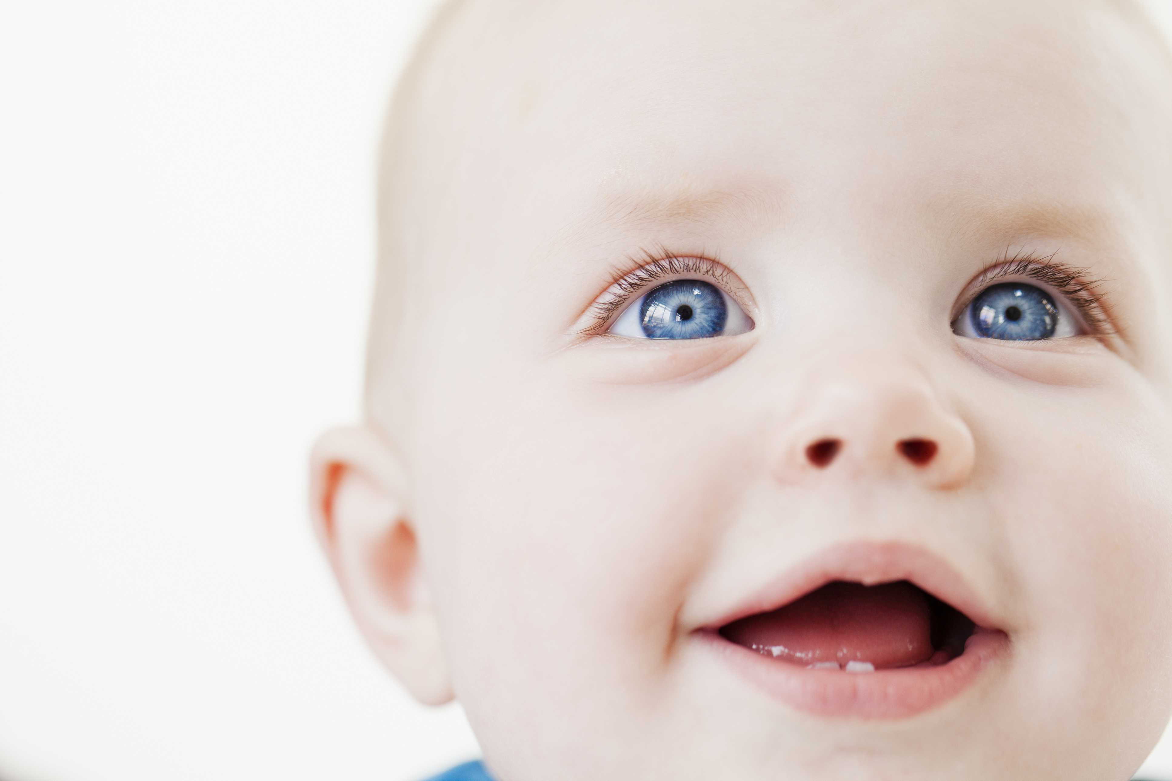 A Detailed Overview of Vision Development Among the Infants